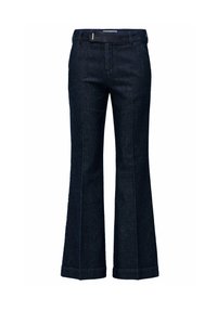 Pantalones de mezclilla oscuros acampanados con cintura media, que cuentan con bolsillos frontales, cierre de botón y un sutil detalle de costura vertical.