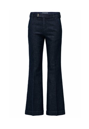 Pantalones de mezclilla oscuros acampanados con cintura media, que cuentan con bolsillos frontales, cierre de botón y un sutil detalle de costura vertical.