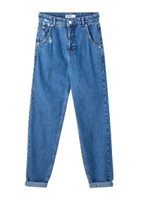 Jean en denim bleu taille haute avec poches avant, légère usure sur la poche gauche, fermeture par bouton et revers roulés.