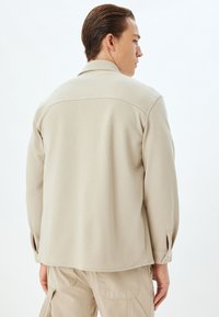 Koton SHACKET  - Chaqueta fina - beige