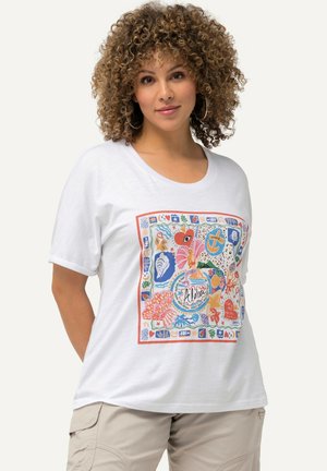 Witte korte mouwen t-shirt met een kleurrijke, gedetailleerde grafische print in het midden, met verschillende mariene ontwerpen en cirkelvormige elementen.