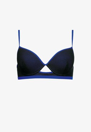 Czarny siatkowy stanik z głębokim dekoltem i niebieskimi akcentami oraz regulowanymi ramiączkami. Zauważalny detal w postaci wycięcia na środku przodu.