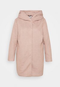Ljusrosa kappa med huva, med en avslappnad passform, långa ärmar och en strukturerad tyg. Minimalistisk design, inga synliga knäppningar eller mönster.