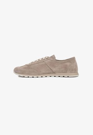ESTRO, JASNOBEŻOWE TRAMPKI DAMSKIE NA PŁASKIEJ PODESZWIE ESTRO ER00119633 36 - Sneakers laag - beige