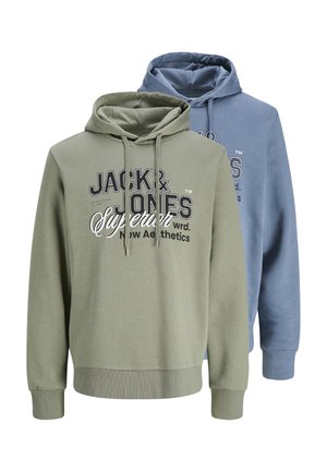 Kaks Jack & Jonesi kapuutsiga pusa, üks oliiviroheline ees ja teine helesinine taga, mõlemal rinnal trükitud logo ja tekst.