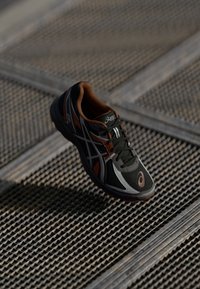 ASICS SportStyle JOG 100S UNISEX - Sportbačiai - black/pure silver