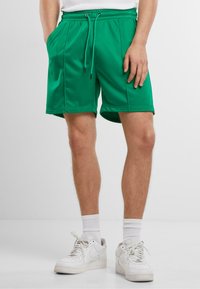 TENNIS CORE SHORTS - Nadrágok - froggreen