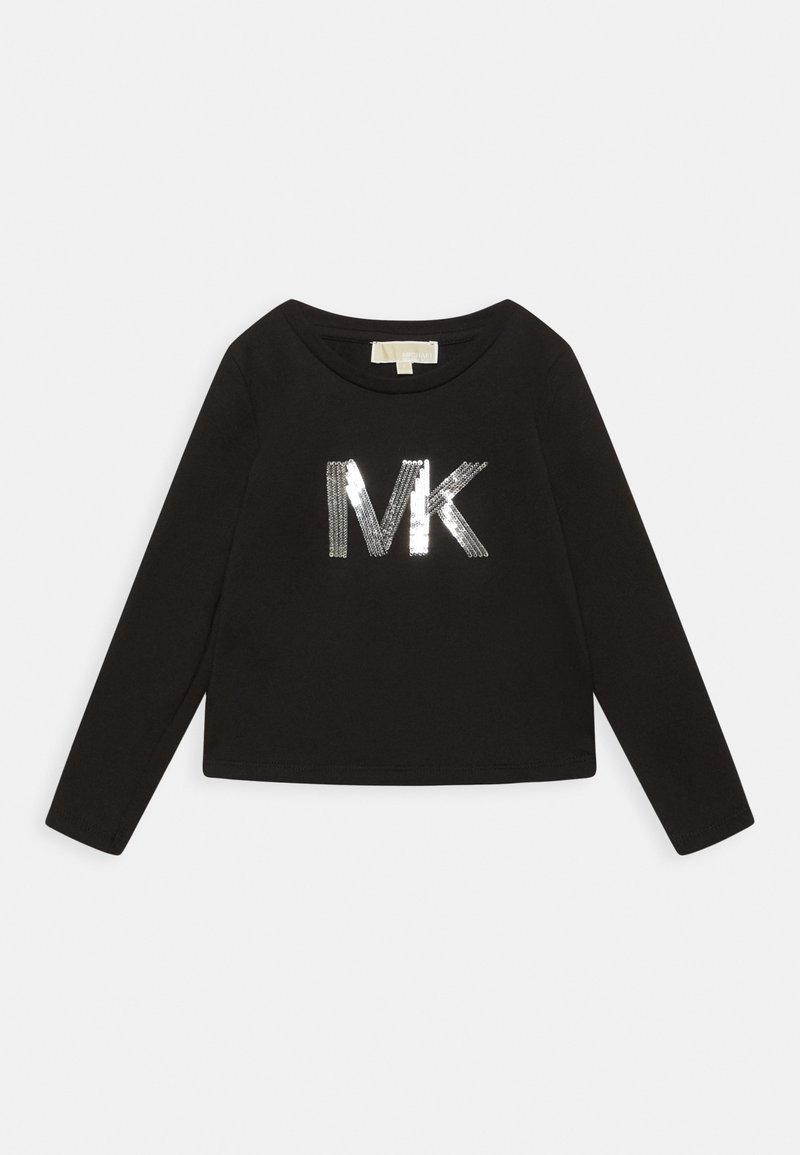 Černé triko s dlouhým rukávem a stříbrným flitrovým logem "MK" umístěným ve středu hrudi, kulatým výstřihem a rovním lemem.