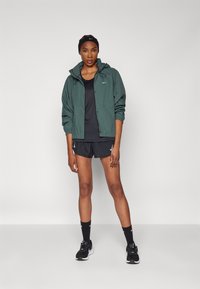 Nike Performance STORM-FIT SWIFT - Løbejakker - vintage green/black/reflective silver