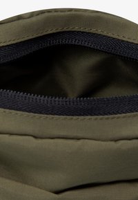 Jordan AIRBORNE FESTIVAL BAG - Borsa a tracolla - medium olive