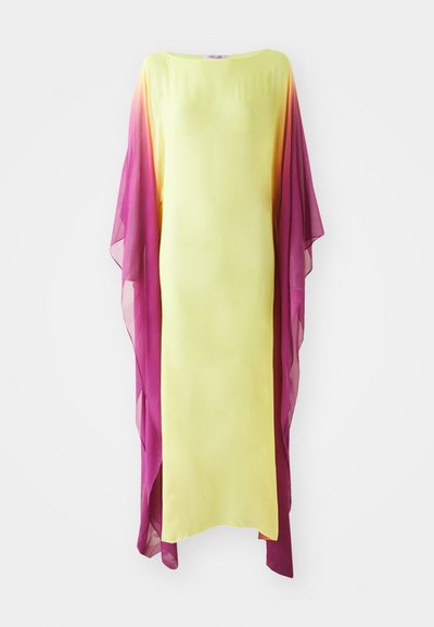 Gul kjole med gennemsigtige, ombre pink ærmer. Enkel lige design, knælængde, med glat tekstur og flydende stof.