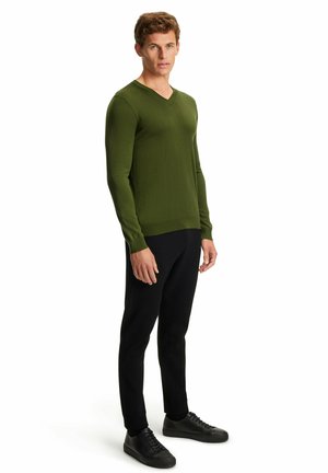 FALKE BASIC V-NECK - Strickpullover - olive