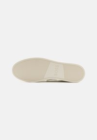 Thumbnail Image 8