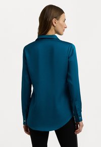 Lauren Ralph Lauren CLASSIC FIT SATIN CHARMEUSE SHIRT - Πουκαμίσα με κουμπιά - turquoise sky
