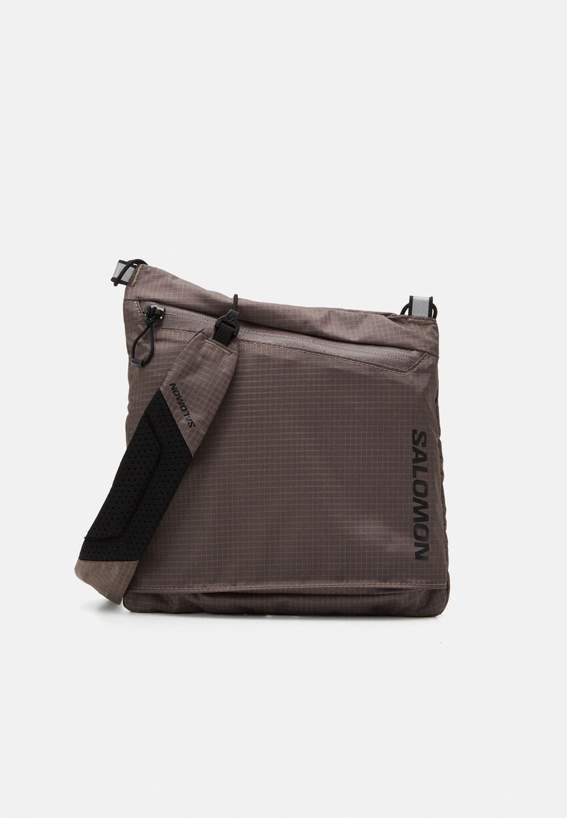 Salomon - POUCH UNISEX - Soma ar siksnu pāri ķermenim - iron, Palielināt