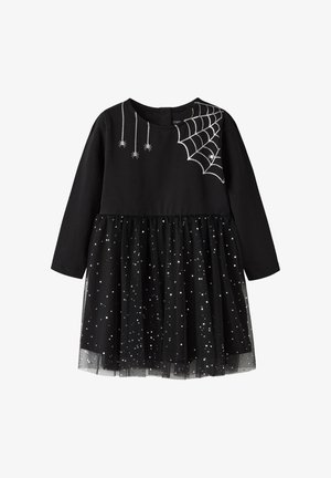Robe noire à manches longues avec motif toile d'araignée argentée et araignées suspendues sur le haut, et une jupe en tulle scintillante avec des points argentés.