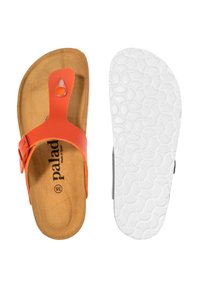 Infradito arancione con cinturino in pelle, soletta in sughero e suola in gomma bianca testurizzata. Presenta una fibbia regolabile e il logo del marchio.