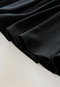 Non sélectionné, black