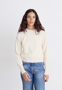 sessùn BAYSILTE - Strickpullover - offwhite