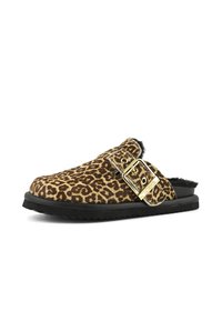Cipele na sklizak s leopard uzorkom, mekim teksturiranim gornjištem, zlatnim kopčama i izdržljivom crnom potplatom. Postava od umjetnog krzna dodatno pruža udobnost.