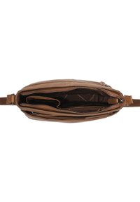 Sac à main en cuir marron avec plusieurs compartiments, doté d'une fermeture éclair et d'une doublure en tissu à motif subtil. Sangle ajustable incluse.