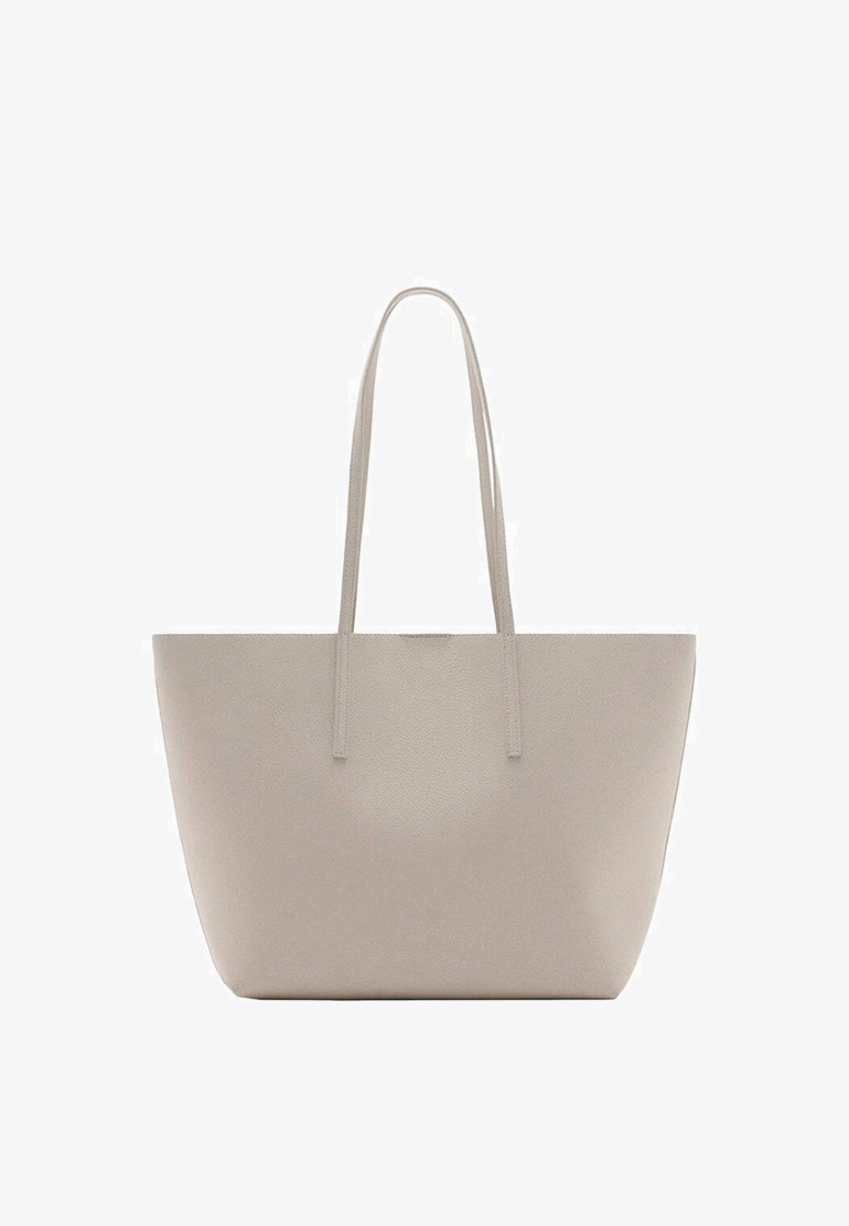 Borsa tote in pelle beige con due lunghe tracolle, forma strutturata, texture liscia e senza hardware visibili o motivi.