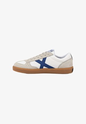MUNICH, MUNICH BREAK 47 ZAPATILLA CASUAL RETRO EN BLANCO Y GRIS CON LOGO AZUL - Zapatillas - blanco