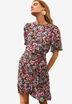 Love & Roses FLUTTER SLEEVE - REGULAR FIT - Vapaa-ajan mekko - black floral