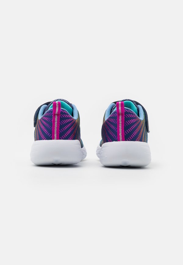 GO RUN 600 SHIMMER SPEEDER UNISEX – Laufschuh Straße