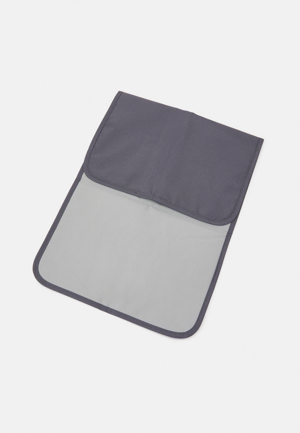 CHANGING POUCH UNISEX – Wickeltasche – universe anthracite