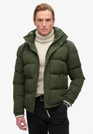 Superdry EVEREST HOODED PUFFER - Chaqueta de invierno - army green