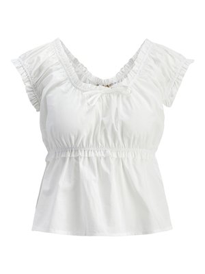 Blouse en coton blanc avec un décolleté large, des manches courtes froncées et une taille élastique. Présente un détail de nœud à l'avant et une texture lisse.