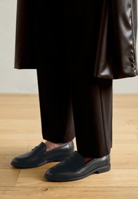 Slipper - black