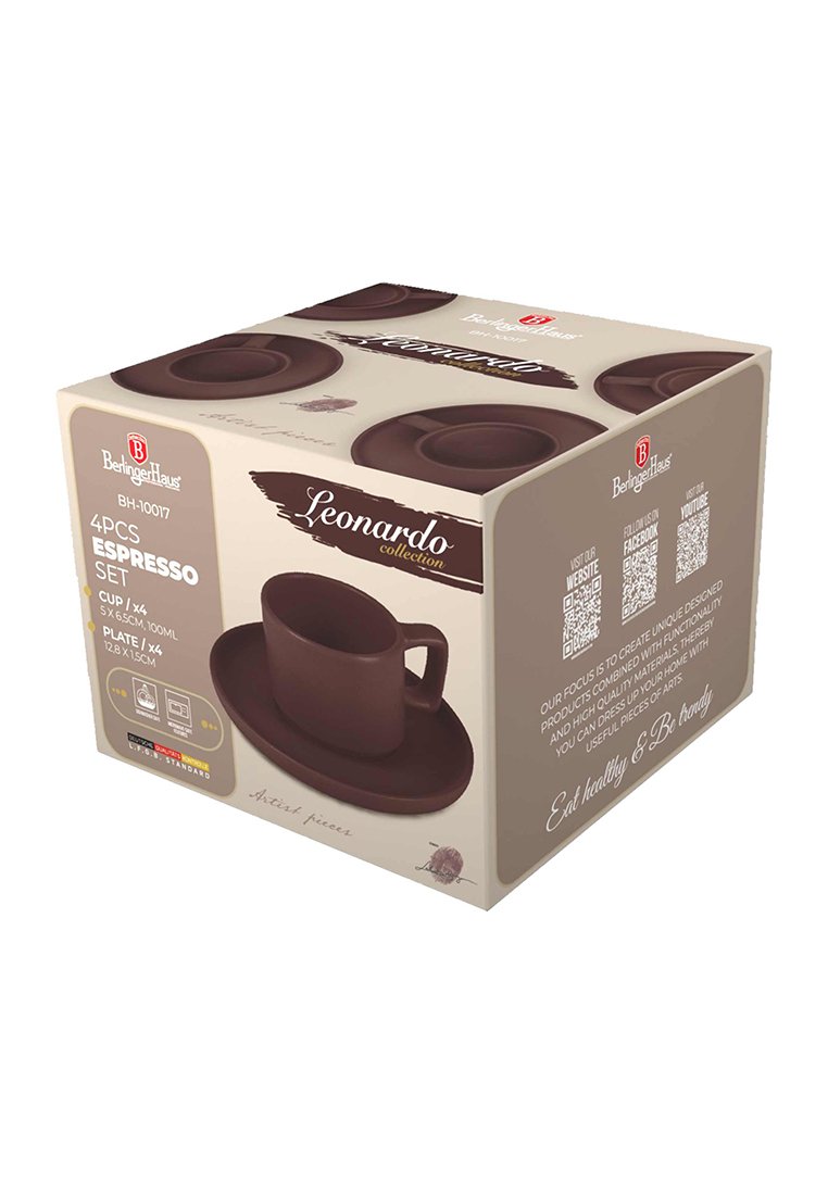 Embalaje de juego de espresso de cerámica marrón, que incluye 4 tazas y platos. Las tazas tienen asas amplias, los platos son ligeramente más grandes con bordes suaves.