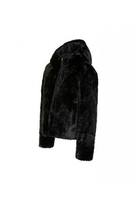 Giacca in pelliccia sintetica nera con cappuccio, chiusura con zip e una finitura morbida e testurizzata. Il design presenta una silhouette corta e spalle leggermente arrotondate.