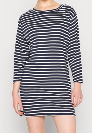 Robe à manches longues rayée bleu marine et blanche, fabriquée dans un tissu doux, avec un col rond et une coupe décontractée, se terminant au-dessus de mi-cuisse.