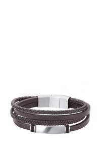 Pulsera de cuero trenzado marrón con un cierre de metal plateado y una banda de acento, que proporciona contraste y textura.