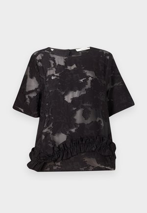 Μαύρο ημιδιαφανές μπλουζάκι με φλοράλ ζακάρ σχέδιο, κοντά μανίκια, στρογγυλή λαιμόκοψη και βολάν στο τελείωμα.