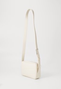 Calvin Klein LOGO CAMERA BAG - Torba preko tijela - gray morn