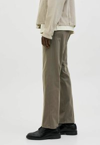 Jack & Jones JPSTKANE BARRET - Trousers - crocodile