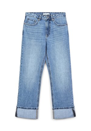 Jeans en denim bleu clair avec une coupe droite, dotés d'une fermeture à bouton, de cinq poches et de revers retroussés. Détails de couture classiques autour des coutures.