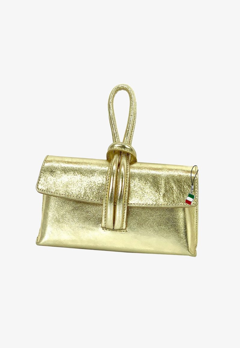 Gouden metallic clutch bag met een gladde textuur, een opklapbare flap en een geknoopte handgreep. Heeft een klein Italiaans vlaggetje.