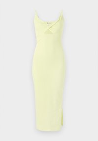 Robe midi côtelée jaune clair avec des bretelles spaghetti, présentant un détail torsadé au niveau du col et une fente latérale pour plus de facilité de mouvement.