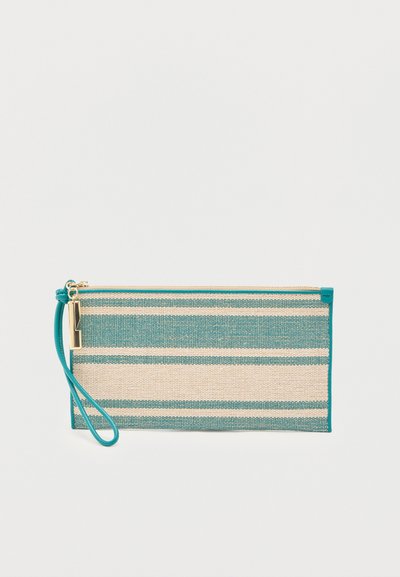 Pochette rectangulaire avec rayures horizontales bleu sarcelle et beige, bordure bleu sarcelle, fermeture éclair dorée et bracelet poignet bleu sarcelle.
