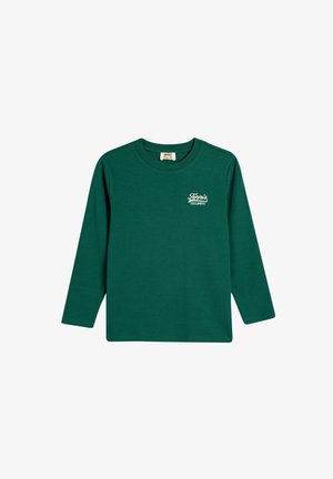 Langærmet grøn bomulds t-shirt med rund halsudskæring og hvidt "Tennis Triumph" tekstlogo på brystet. Enkel, uornamenteret design.