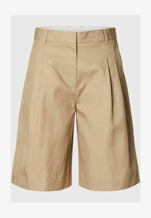 Beiget polvipituiset räätälöidyt shortsit, joissa on etutaitokset, vyölenkit ja sivutaskut, esillä yksinkertaisella taustalla.