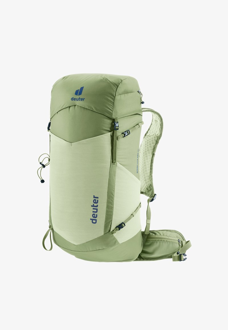 Žalias žygių kuprinės su išlenktu viršumi, oru pralaidžiu nugaros skydeliu, daugybe kišenių, užtrauktukais ir reguliuojamais diržais; turi "deuter" logotipą.