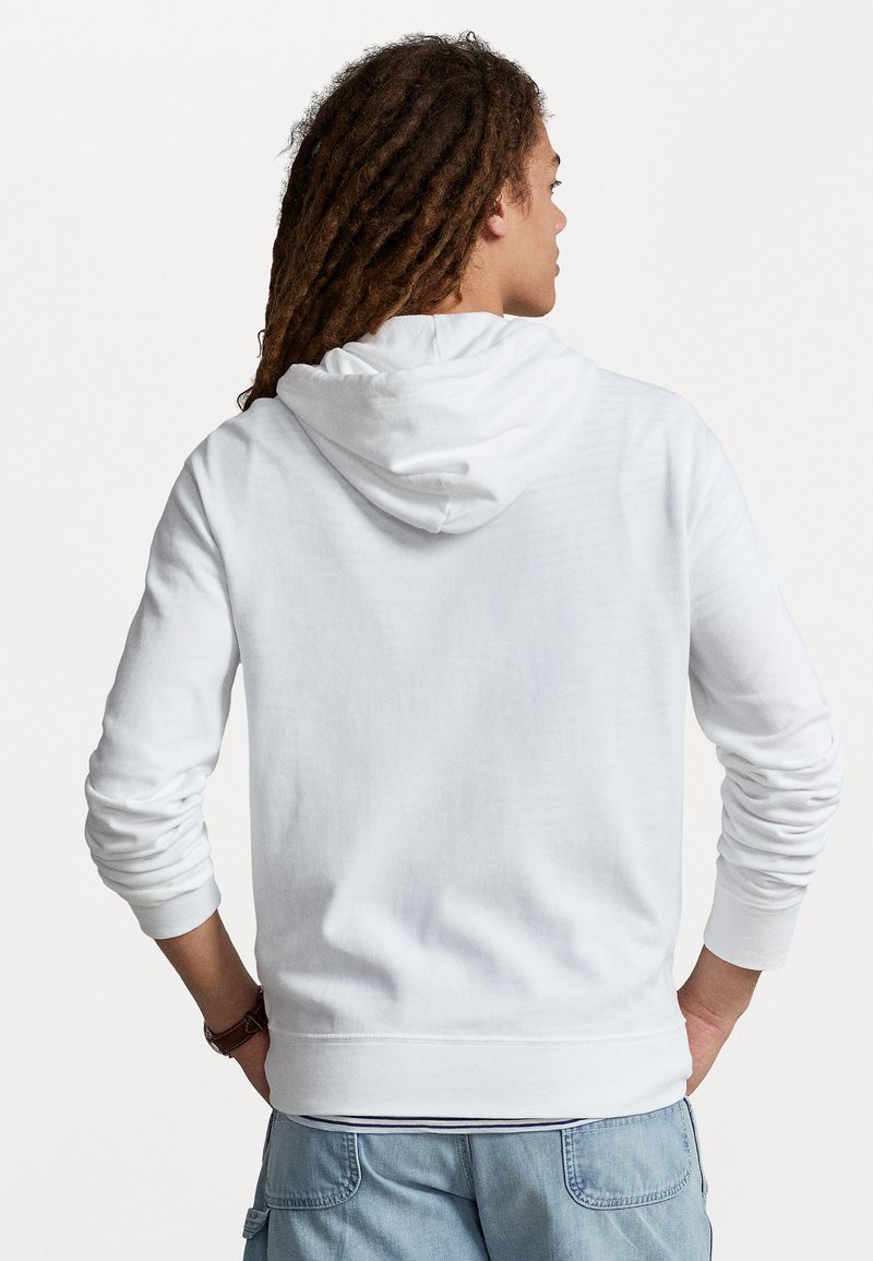Weißer Hoodie mit Kängurutasche, gerippten Bündchen und Kapuze mit Kordelzug; glatte Textur und lockere Passform. Leicht oversized Design.