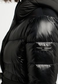 Frieda & Freddies Abrigo de invierno - black