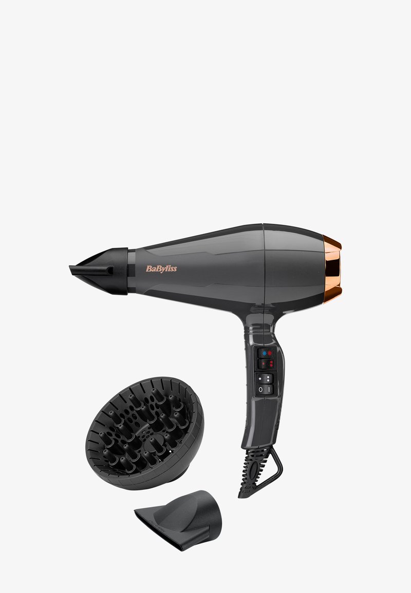 Musta hiustenkuivaaja kuparin koristeilla, jossa on virtaviivainen muotoilu, keskittyvä suutin ja diffuusori-liitin. Mukana on myös säätöpainikkeet.